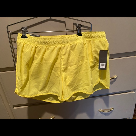 OLD NAVY Run Shorts - Picture 4 of 4